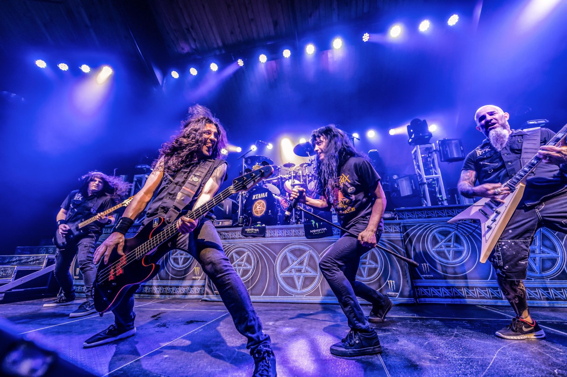 Anthrax Live In 10 Stunning Photos Artist Waves a voice of the